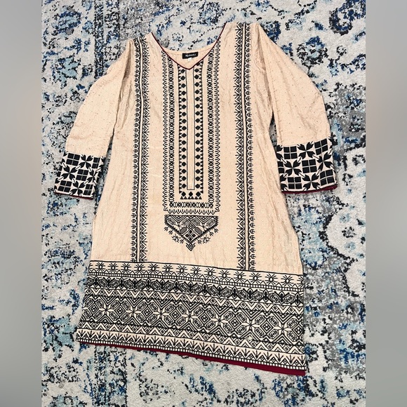 Embroidery shirt - Picture 1 of 2